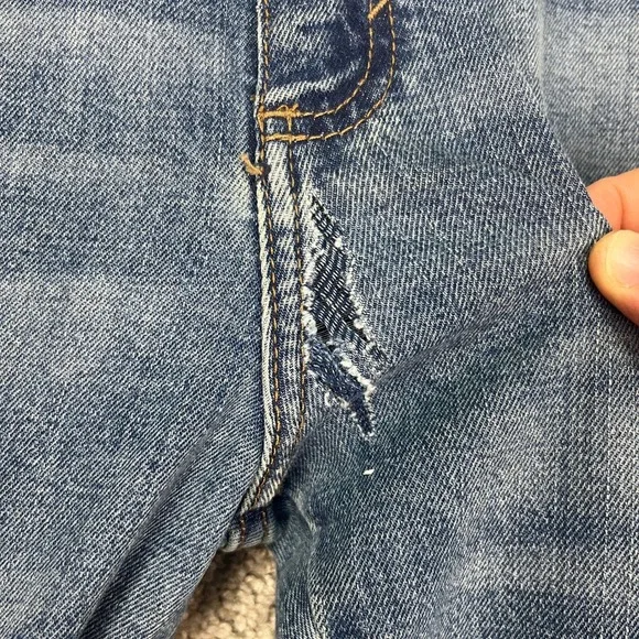 Wrangler Retro‎ Slim Straight Leg Jeans Mens 38x32 Denim Blue Distressed HOLE